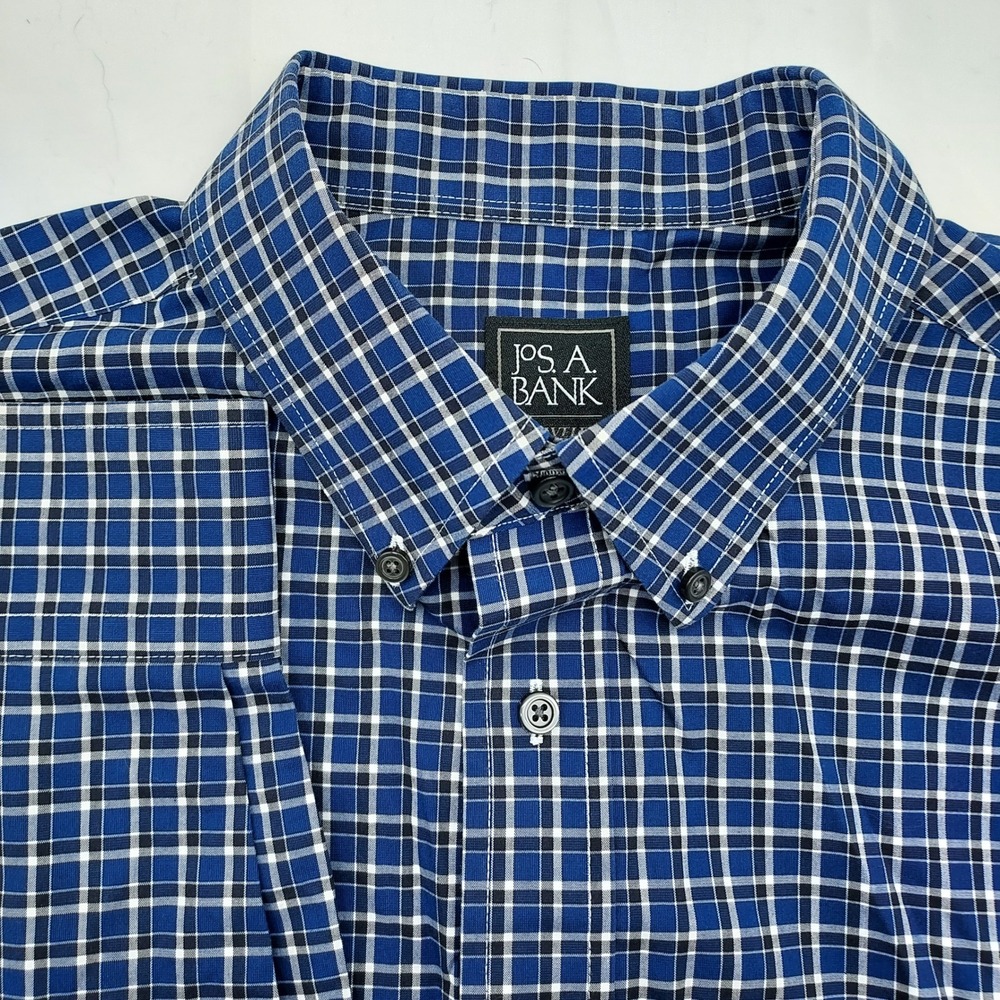 Jos A Bank Traveler Mens L Button Down Plaid Dress Shirt‎ Blue White